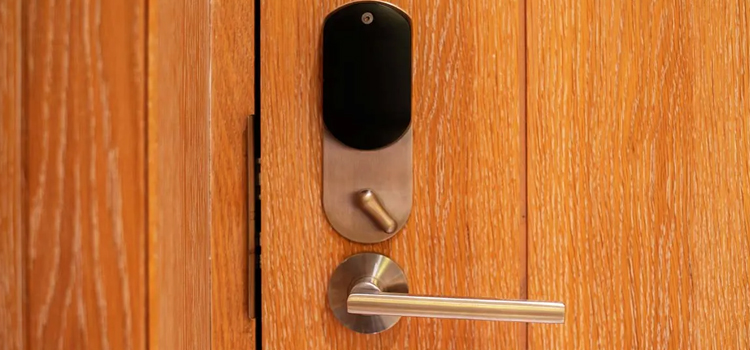 Automatic Locking Door Knob Elk Grove